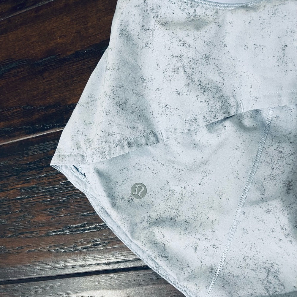 Lululemon High Rise Speed up Short 2.5’ inseam in Gravel Dust Pastel Blu…